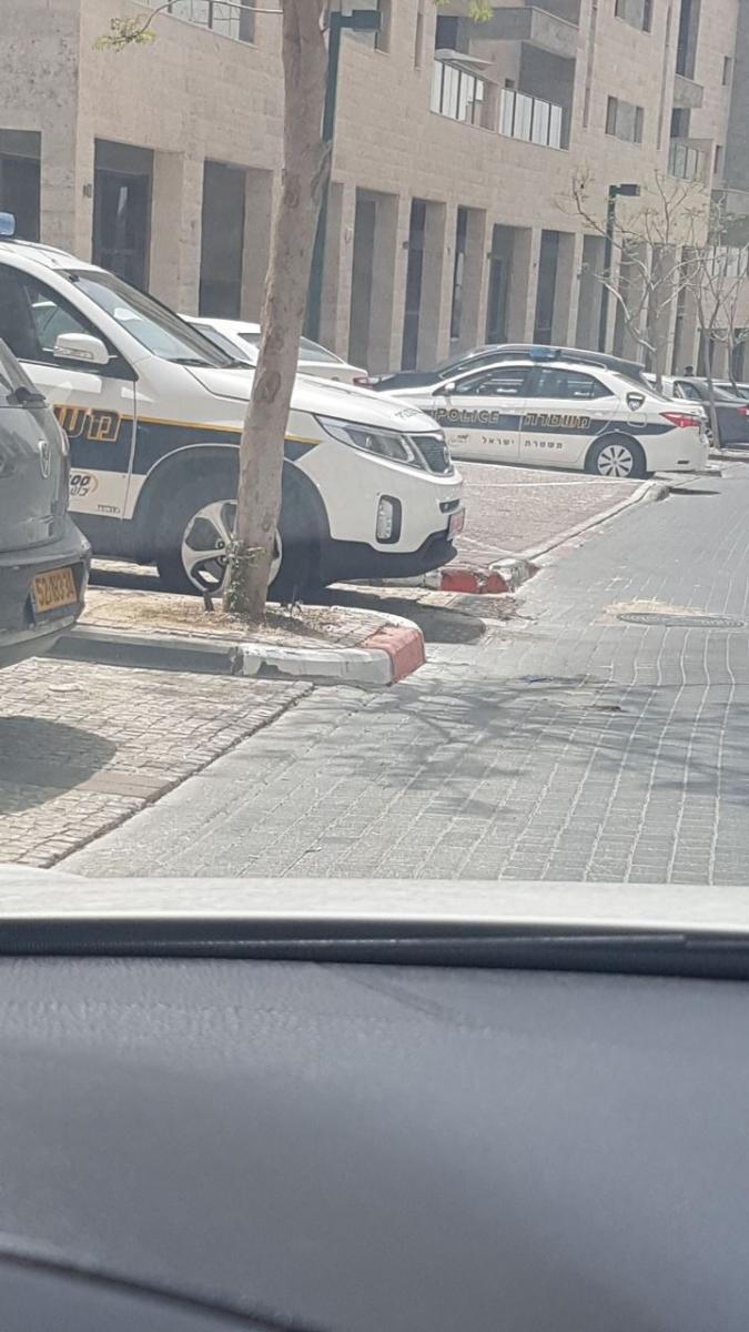 זירת האירוע בשכונת רמות (צילום:נדב ויצמן)